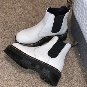 WHITE PLATFORM DOC MARTENS